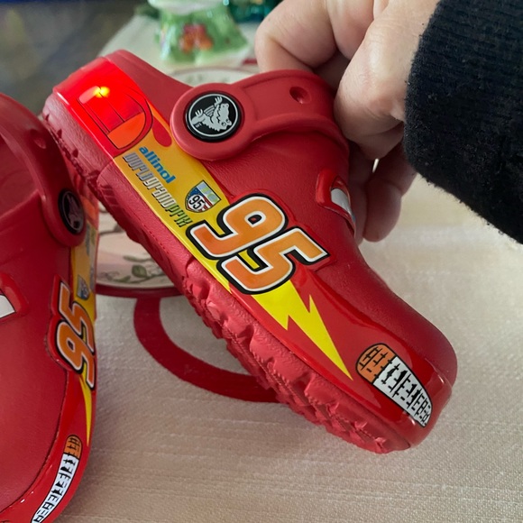 NWOB NEW
Crocs Lightning McQueen Clog Toddler Size 7 Light Up Disney Pixar Cars - Picture 5 of 6